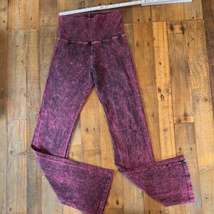 T Party Fashion Pink and Black Acid Wash Leggings. Small EUC